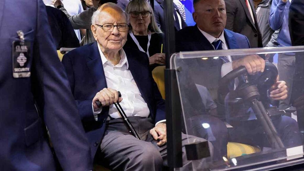 Berkshire reveals $4.3bn stake in Alphabet as it trims Apple holdings