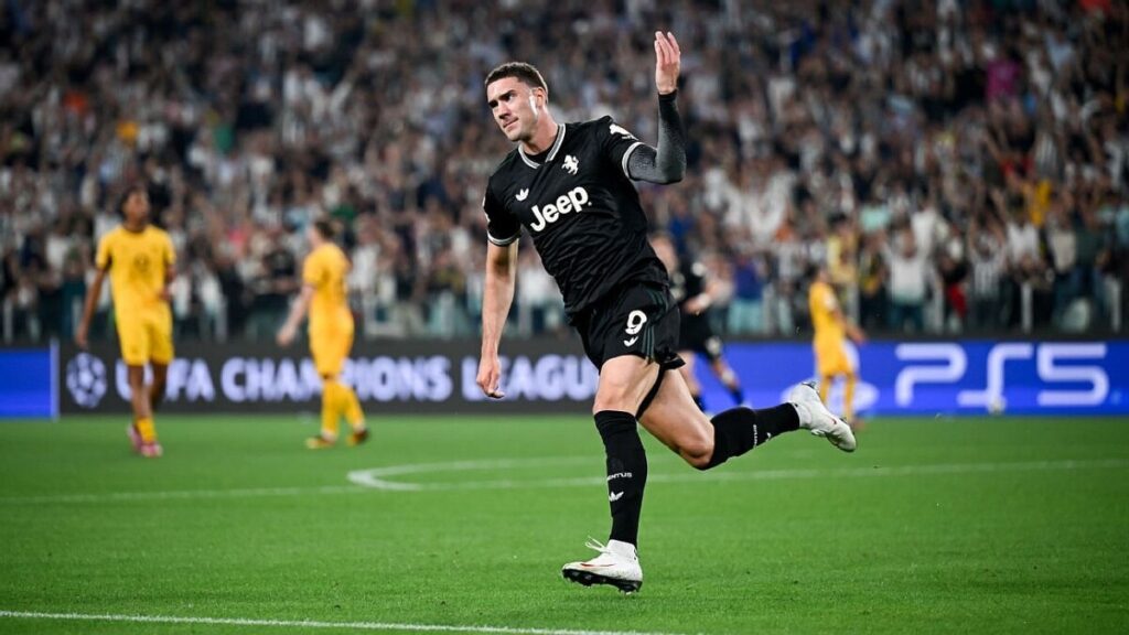 Transfer rumors, news: Barcelona, Bayern, Man United fight for Vlahovic
