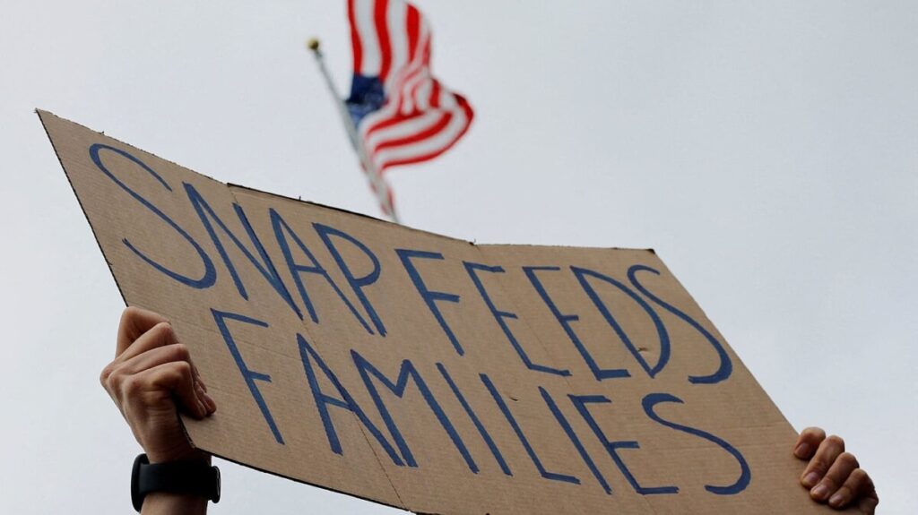 How a lapse in SNAP benefits could affect consumers and retailers