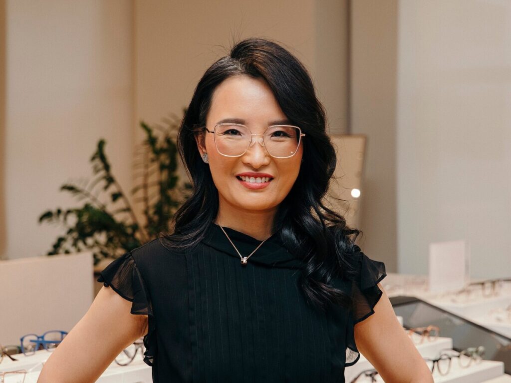 I’m a CEO and mom in NYC. Ping pong, piano, and 4:45 am wake-ups are how I stay healthy and focused.