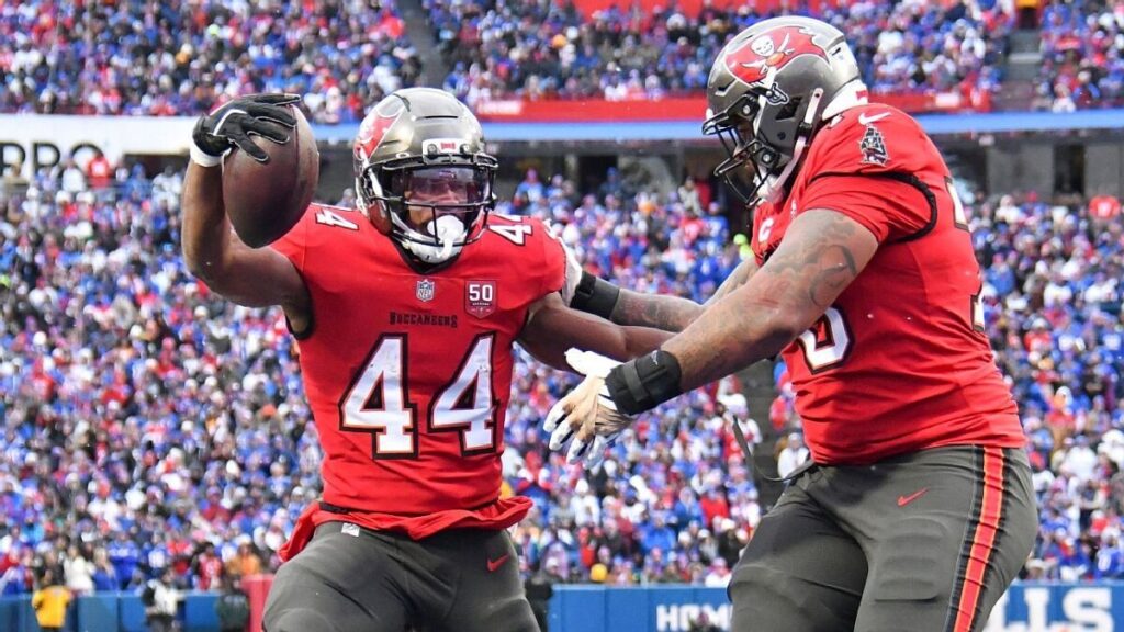 Buzz: Tucker goes off for Buccaneers; Packers lose Jacobs, Ridley’s season over