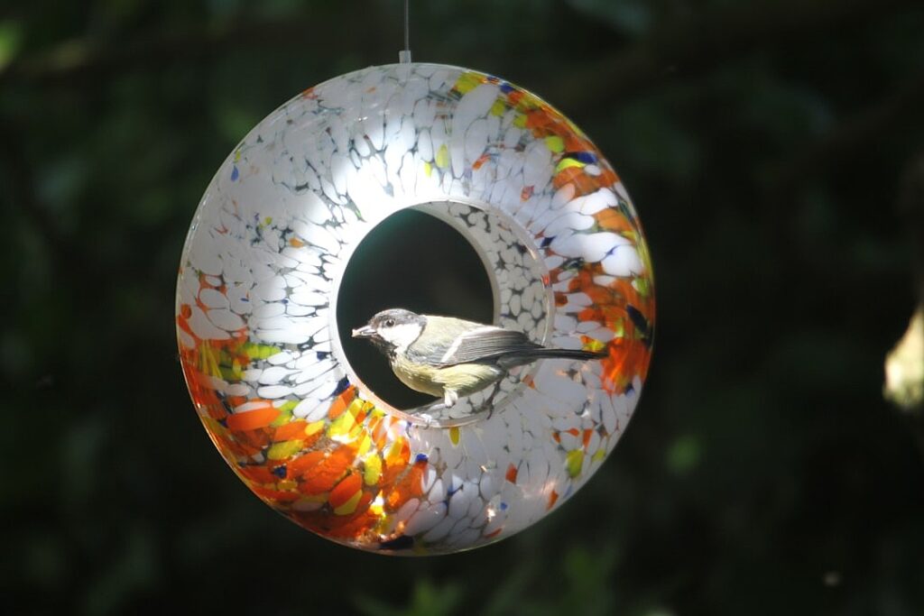 Fed Governor Defends Call for Big Rate Cuts