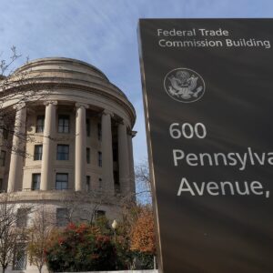 A War on Top Investor Advisers Is Growing