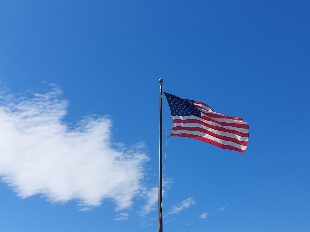 U.S. Treasury Yields Fall But Direction for Long-End Yields Still Seen Upward