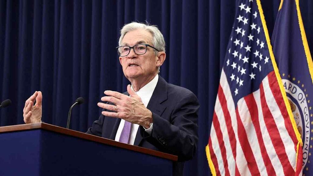 Fed officials ‘strongly’ divided on December rate cut