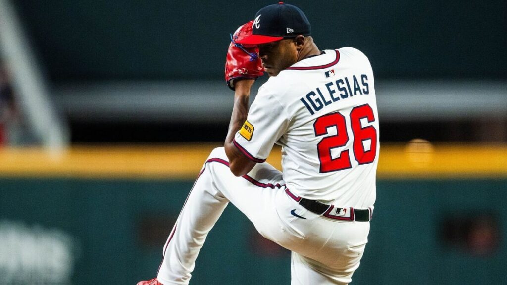Braves retain closer Iglesias on 1-year, $16M deal
