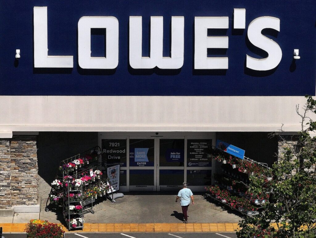 Lowe’s says shoppers are sticking to small projects as the home-renovation slump drags on