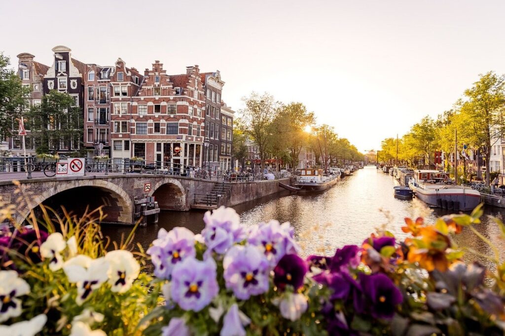 Delta flash sale: Fly to London, Paris and other European cities from 20,400 SkyMiles