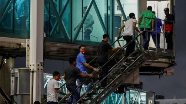 Judge revives contempt proceeding against Trump officials