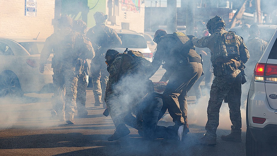 Appeals court blocks order limiting immigration agents’ use of force in Chicago