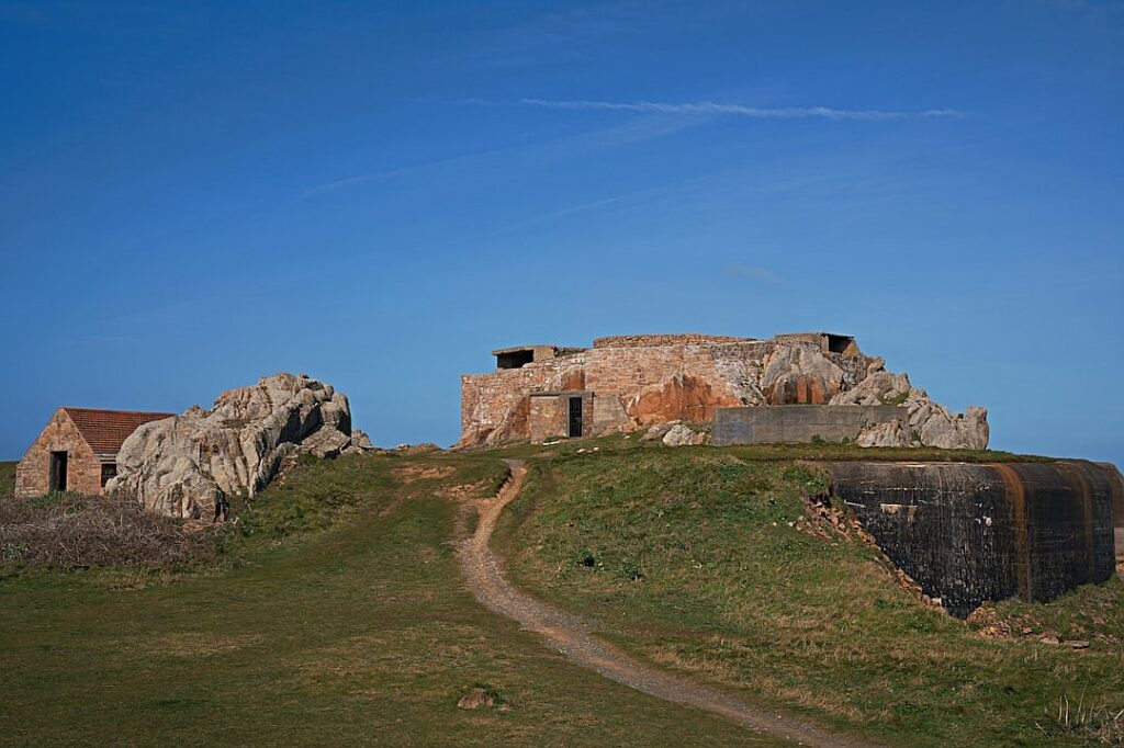 Job Gains Disguise Weakness Beyond Service Industries