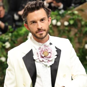Jonathan Bailey Revealed as People’s Sexiest Man Alive 2025