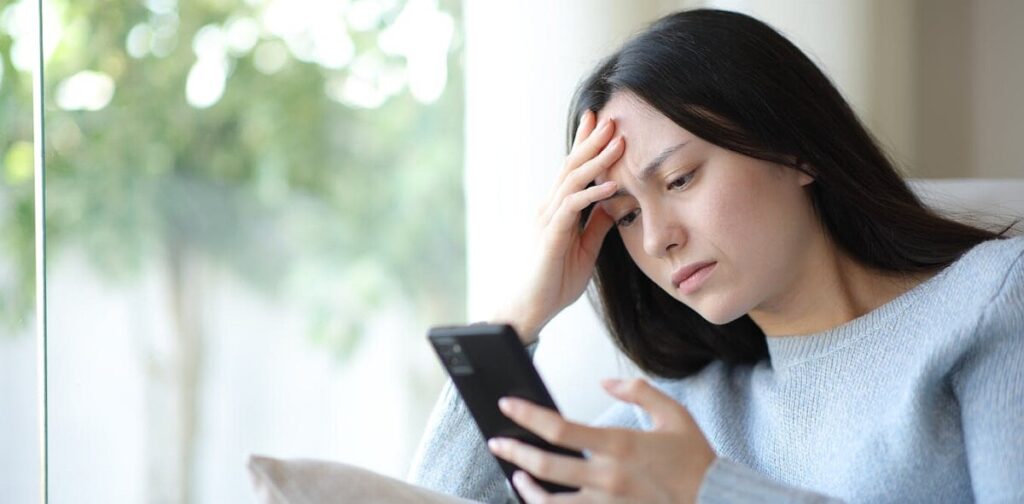 Florida residents’ anxiety is linked to social media use and varies with age, new study shows