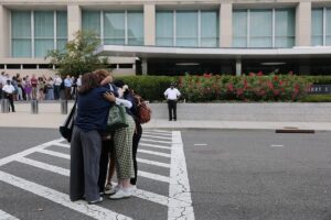 Jobless claims sink to 3-year low in no-hire, no-fire U.S. economy