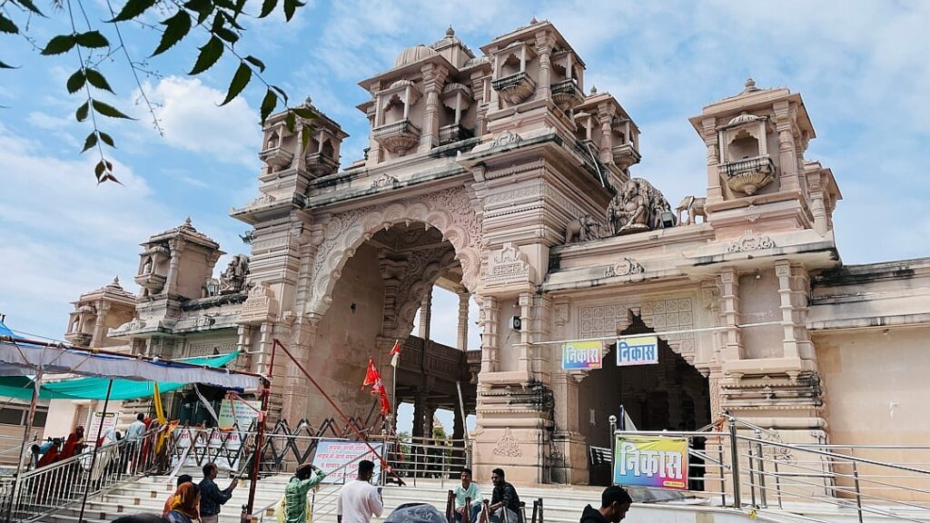 Seth Meyers Bastes Trump for His Rambling Turkey Pardon