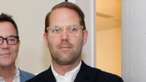 Design executive behind ‘Liquid Glass’ is leaving Apple