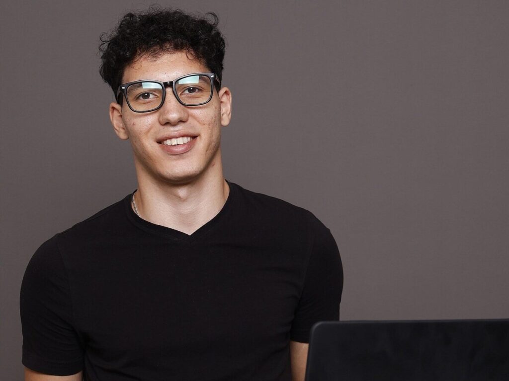 I’m a 22-year-old university student building an AI startup. The hardest part is losing student life.