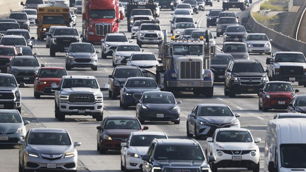 Trump administration rolls back fuel economy standards