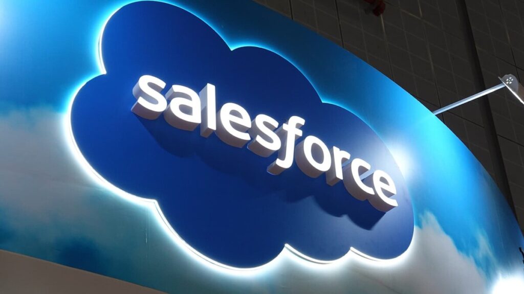 Salesforce shares pop 5%, continuing post-earnings rally and pushing stock to best week since 2023