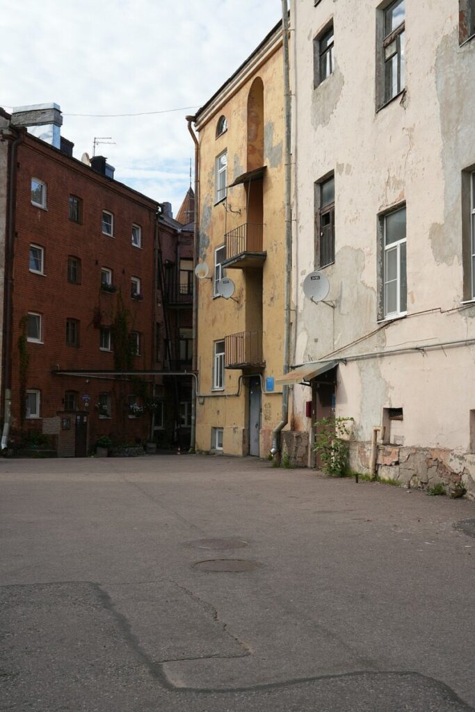 Russian bombing leaves no time to search for keepsakes