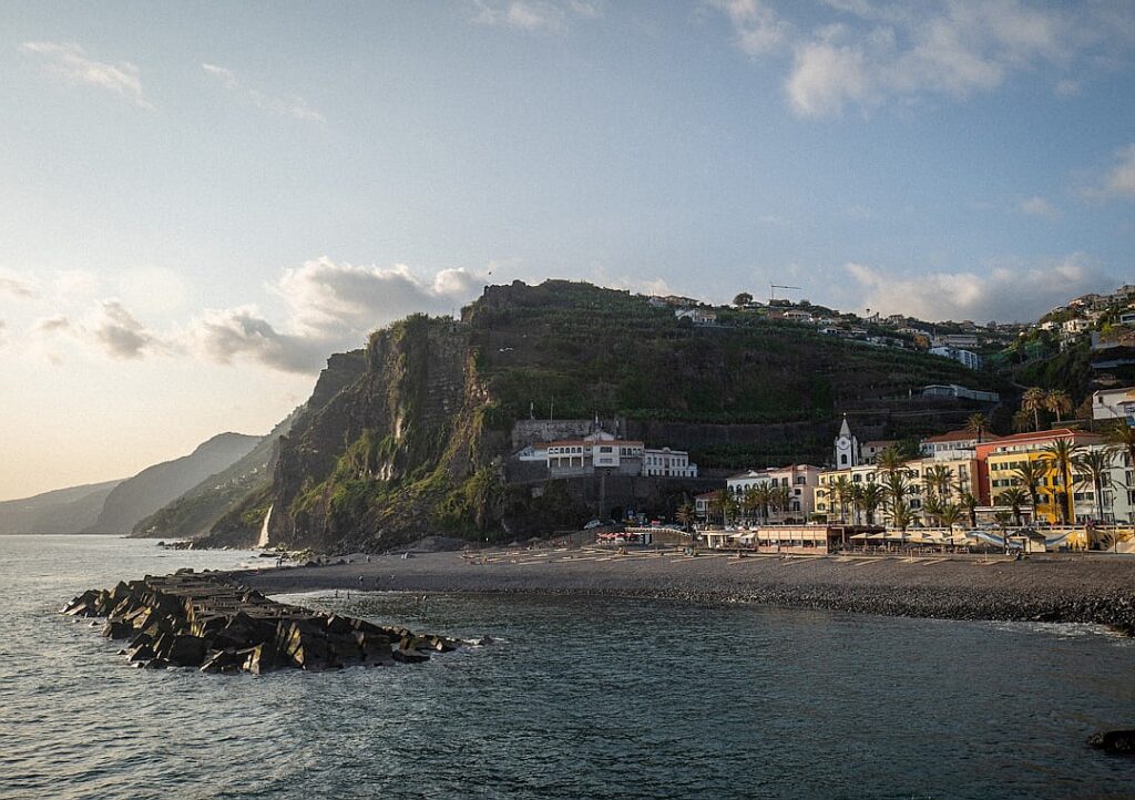 Do minimum wages kill jobs?