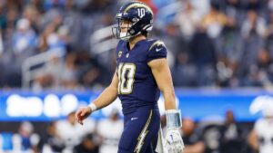 Fantasy Football Buzz: Justin Herbert set for surgery, but aims to play in Week 14