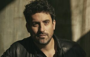 CBS Vampire Comedy Pilot From ‘Ghosts’ Showrunners Casts Ed Weeks in Lead Role